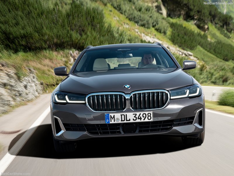 BMW-5-Series_Touring-2021-800-10