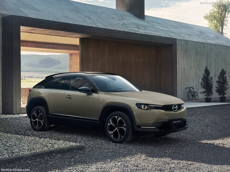 Mazda-MX-30_e-Skyactiv_R-EV-2024-800-02